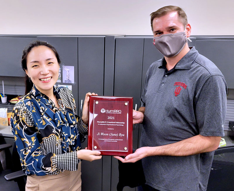 Ernest O’Boyle, Ph.D., presented Ji Woon (June) Ryu with the Crawford Fellowship Award on behalf of HumRRO.