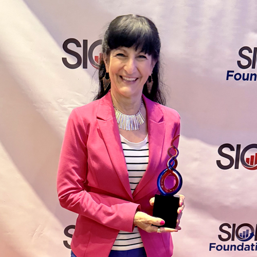 Suzanne Tsacoumis with SIOP award